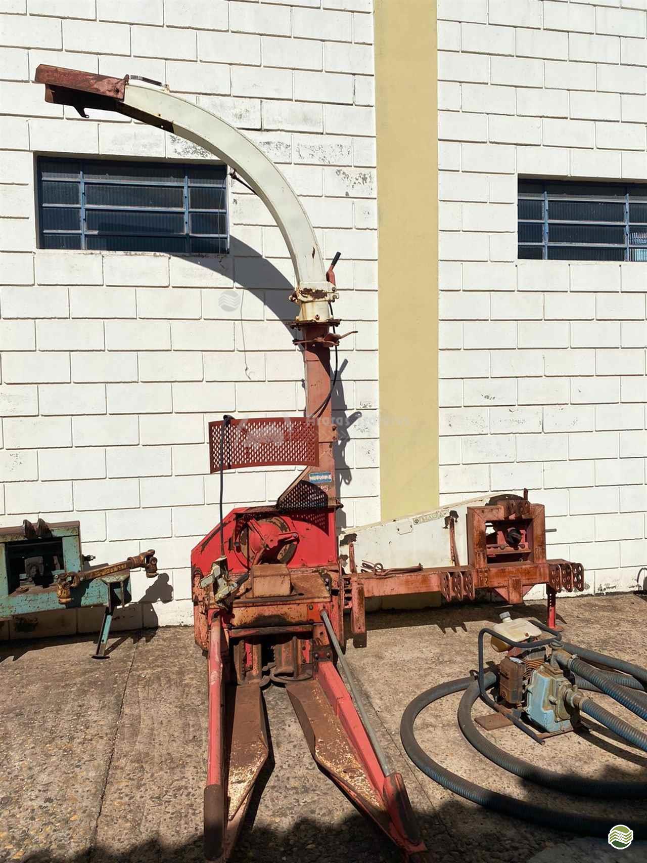 IMPLEMENTOS AGRICOLAS ENSILADEIRA ENSILADEIRA 1 LINHA Araras Tratores ARARAS SÃO PAULO SP